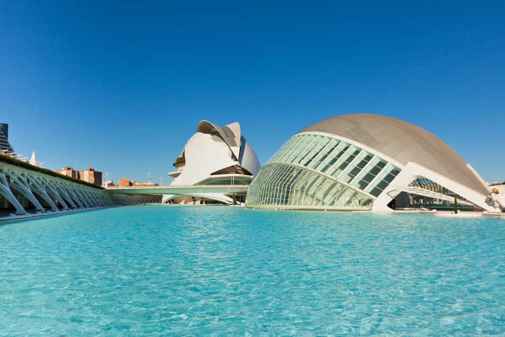 Vista exterior de la ciudad de las artes en Valencia